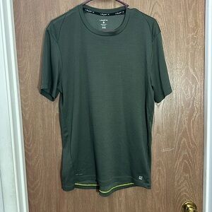 Layer 8 - Men's Green Qwick-Dry Shirt - Medium
